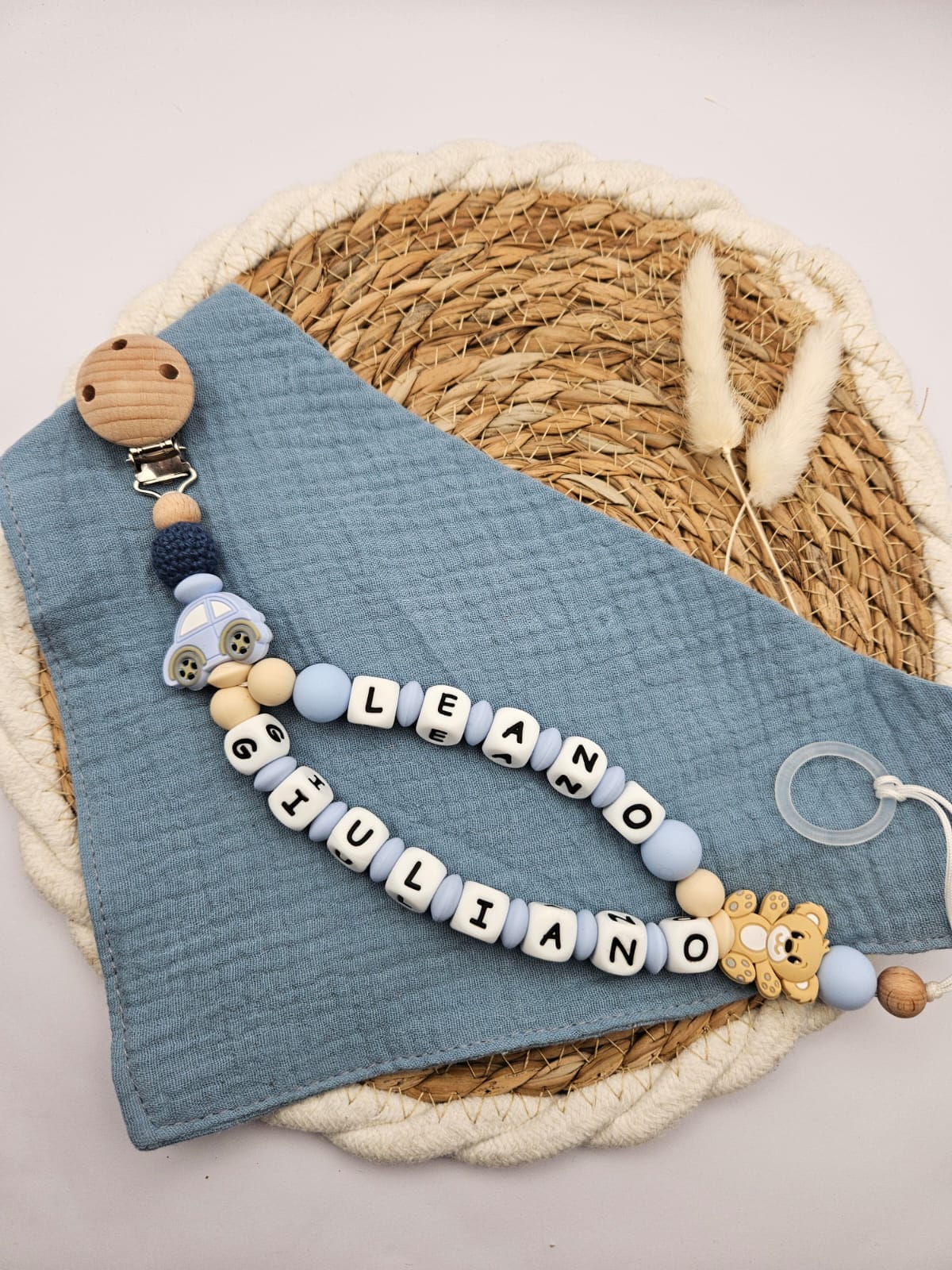 Schnullerkette mit Namen für Jungen – Doppelnamen | Auto & Bär | BPA-frei