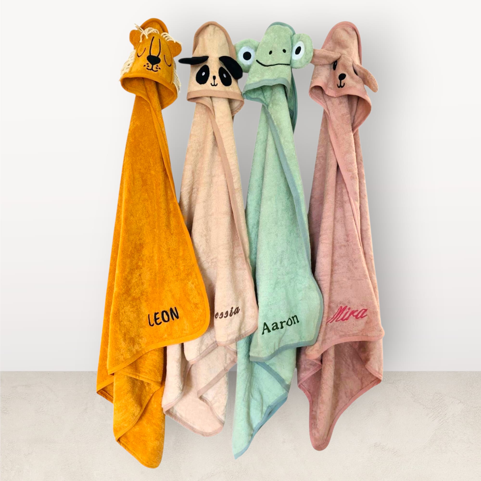 Kapuzenhandtuch Baby/Kleinkind mit Namen aus 100% Baumwolle – Weiches Tier-Design, mit Namen bestickt – Geschenk zur Geburt oder Taufe