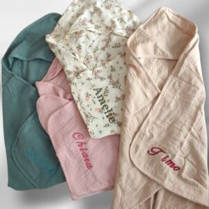 Alternative view of Musselin Kapuzenhandtuch mit Namen Baby – Name bestickt – Geschenk Geburt, Taufe