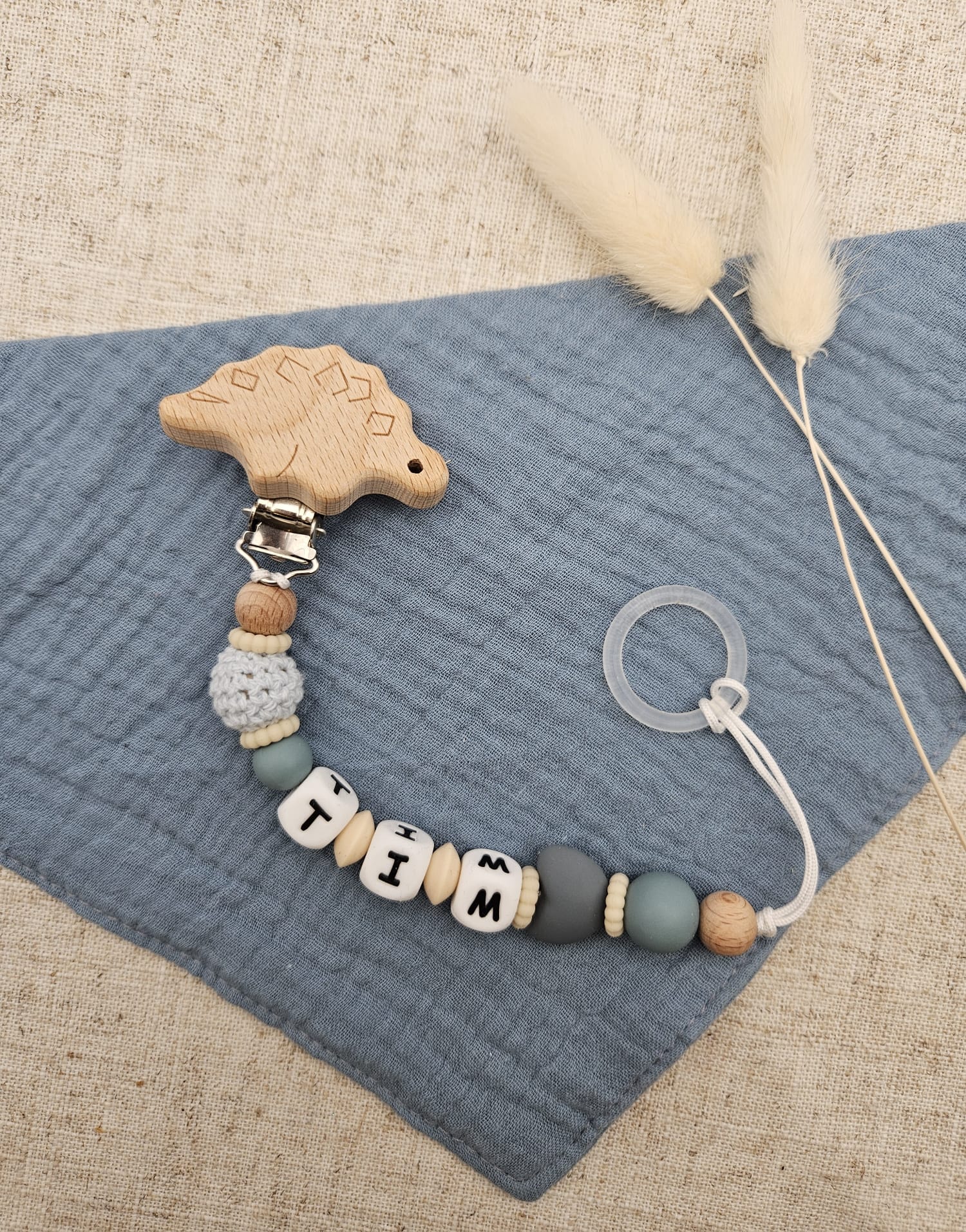 Modernes 3-teiliges Baby Set mit Namen. Kinderwagenkette, Schnullerkette & Greifling, BPA-frei & sicher - Image 2