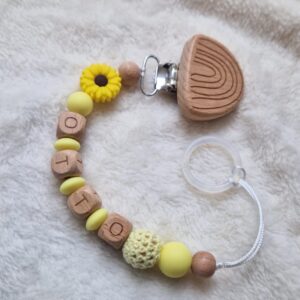 Alternative view of Personalisierte Schnullerkette gelb mit Blume und Namen – Handgefertigte Babygeschenke – Holzbuchstaben – Individuelles Geschenk zur Geburt